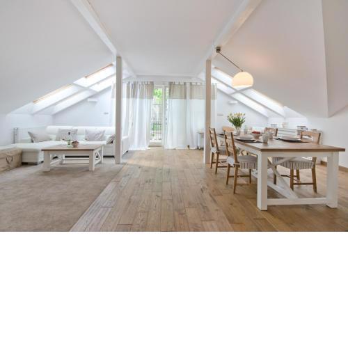 Imperial Apartments - Nautica