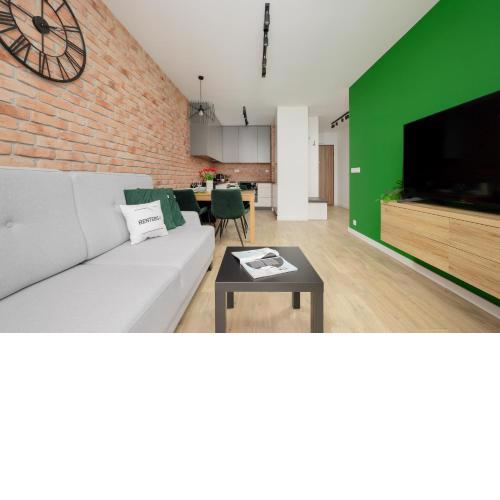 Industrial Apartment with Parking Fort Wola by Noclegi Renters