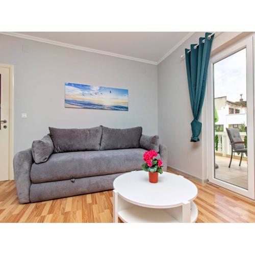 Inviting holiday apartment in Tribunj