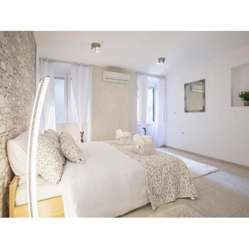 Iron Gates Apartments