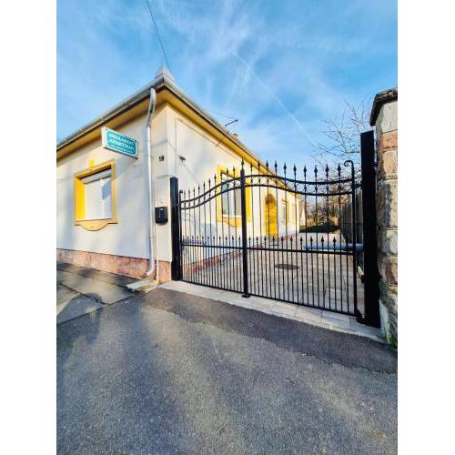 Iskolakert Apartman