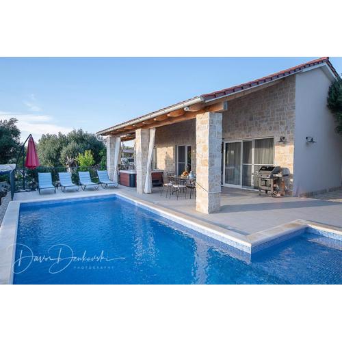 Island Villa Adriana with heated pool and sauna