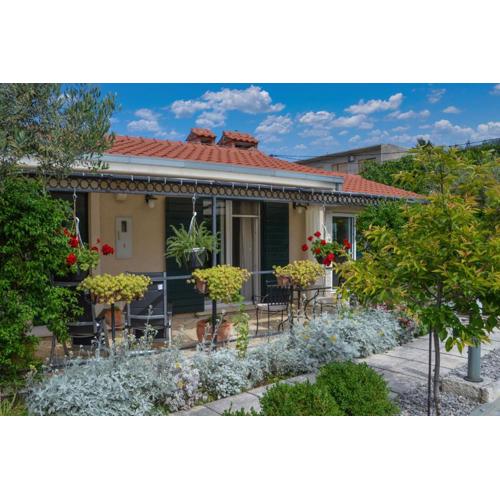 ISSA Holiday Home - 3 Min Walk to Beach