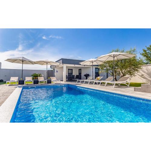 Istriensonne 0739/ New-built Villa Lucy-2 -Pool with hydromassage
