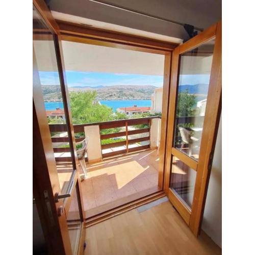 Iva apartment 50m from see (7person)