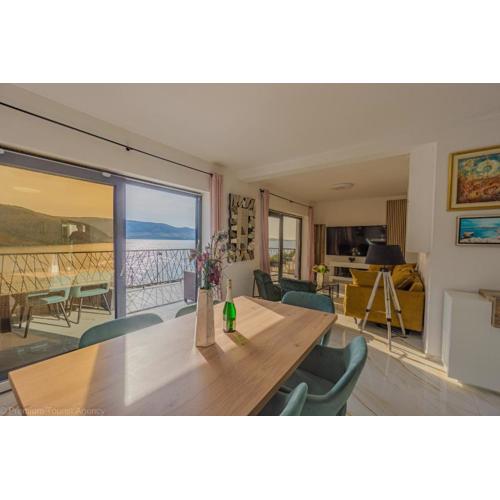 Ivica Super comfortable, newly furnished apartment in a top location
