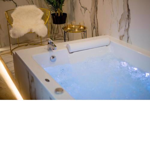 Jacuzzi Apartment Main Square