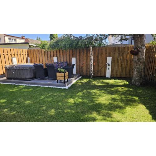 Jacuzzi Garden by Zilla