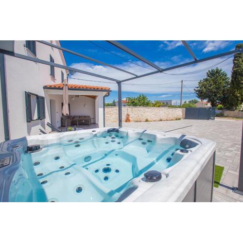 Jacuzzi House Mia