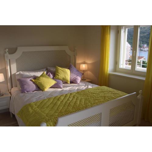 JASMINE DELUXE APARTMENT with super-king bed, large sun terrace and spectacular views