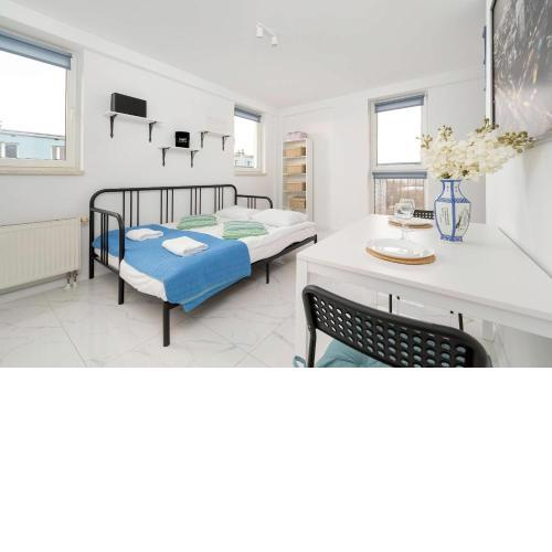 Jasne i Przytulne Studio Blisko Parku we Wrocławiu by Noclegi Renters