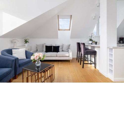 Jasny Apartament z Parkingiem obok Błoń Krakowskich by Noclegi Renters