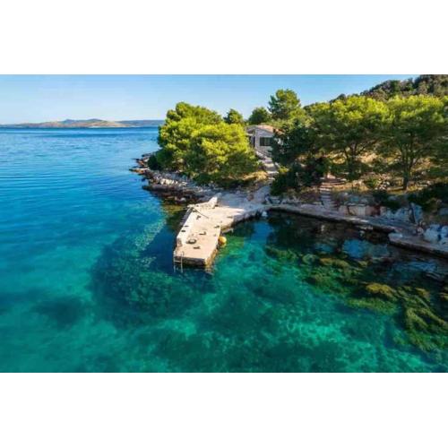 Jedina kuća u uvali, Otok Žut, Kornati