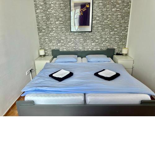 Jsmit Music&Bar&Apartments, balkóny v apartmánah, bar dole