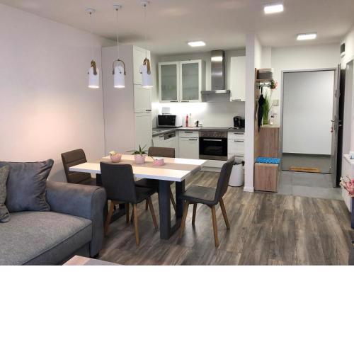 Juhar Apartman