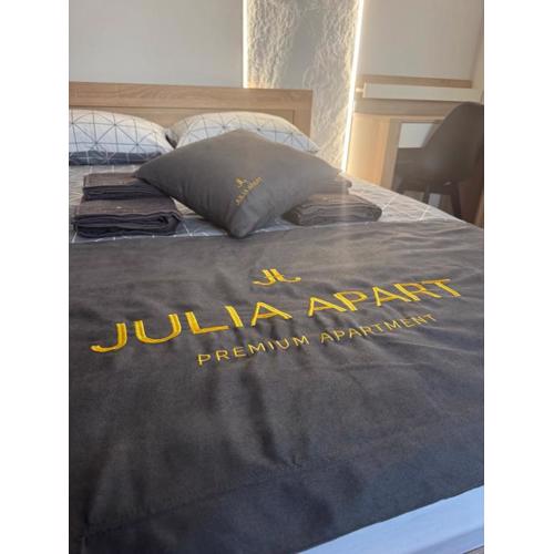 JULIA APART Premium