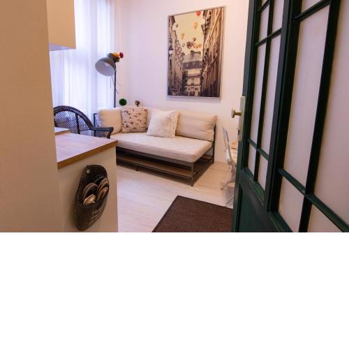 Junior Orange Apartment with Panorama next to Danube