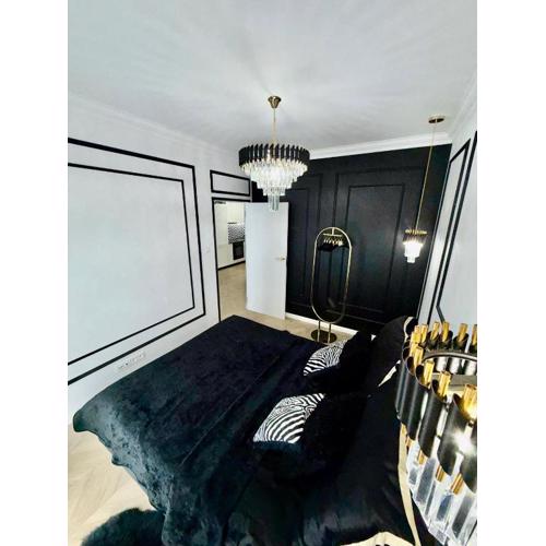 Just Unique black