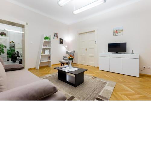 K17 "Kinizsi" Apartment