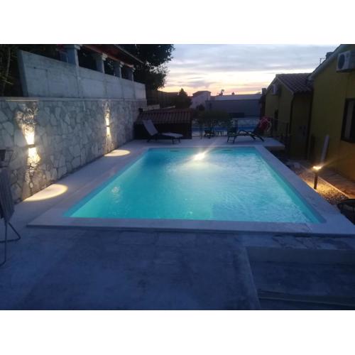 KAMENJAK VOLME, Cousy house with Pool