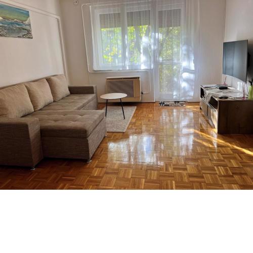 Karman Apartman - 2 bedroom entire flat in the center