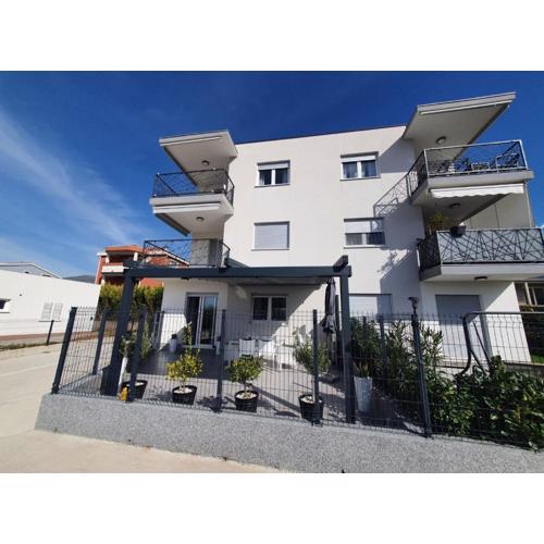 Kastel Novi Elegant and Stylish Apartment with Terrace and Patio