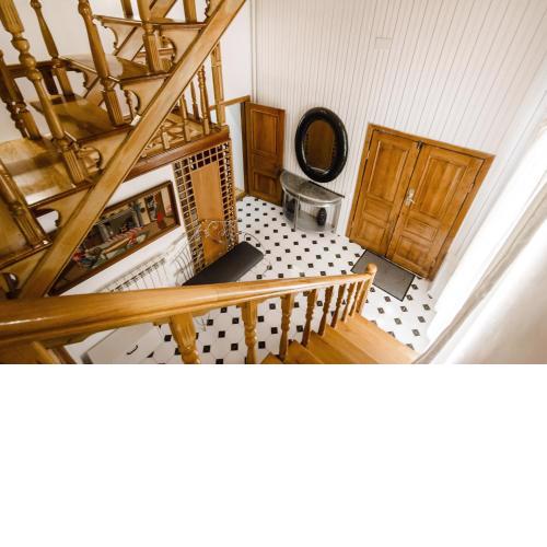 Katerynynska Street 3-bedrooms Apartment