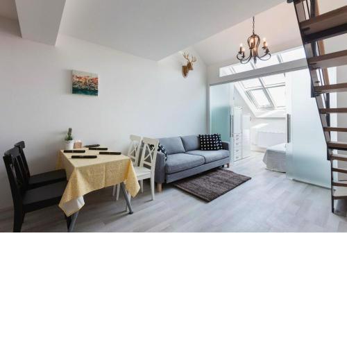 Kent Ridge Loft, Sokolska