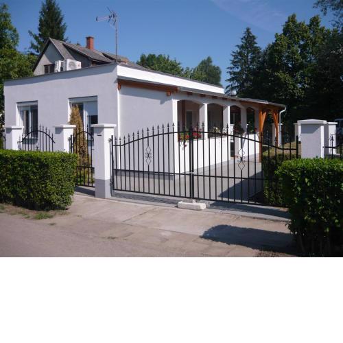 Keresztmama Háza