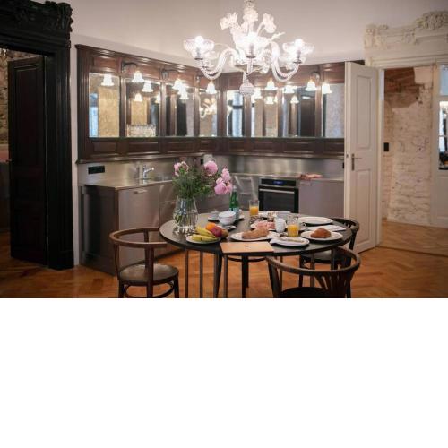 King Charles Apartment