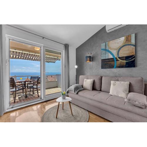 Kira Sea View apartment