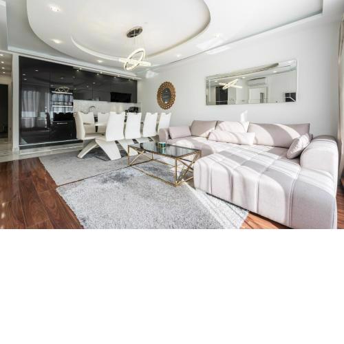 Kiraly 44 Luxury Apartment with free parking