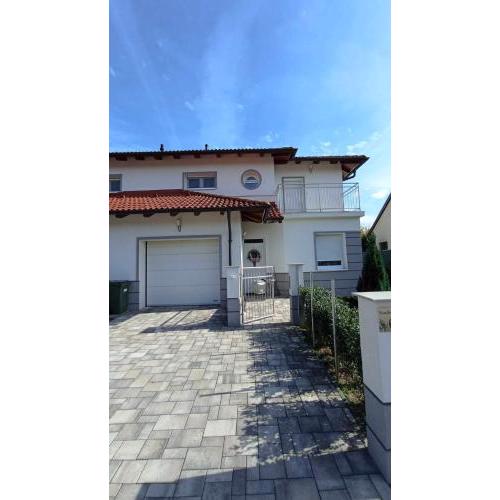 Klau & Bali Apartmanház Sopron