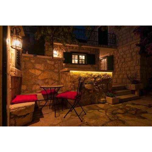 Kleine Wohnung In Omiš Mit Privatem Balkon