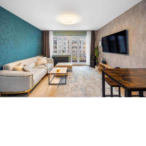 Klimasa Modern and Comfortable 4K TV, PlayStation ,Netflix