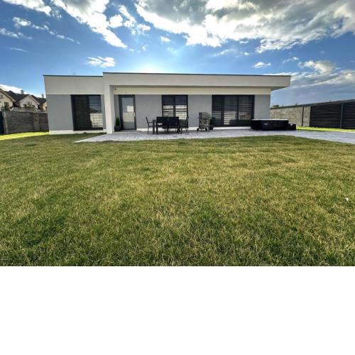 Klimatizovaný Apartmánový dom s vírivkou, 9A