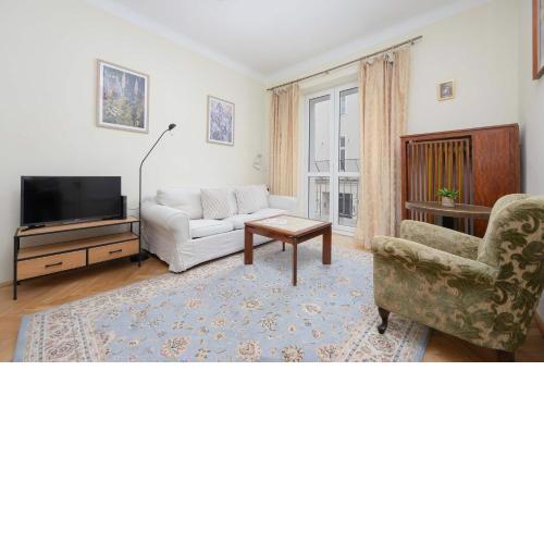 Klimatyczny Apartament z 2 Sypialniami i Balkonem by Noclegi Renters