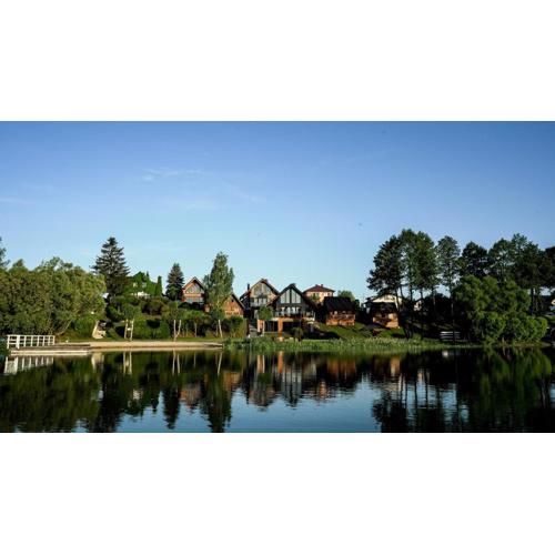 Klimatyczny domek nad brzegiem jeziora