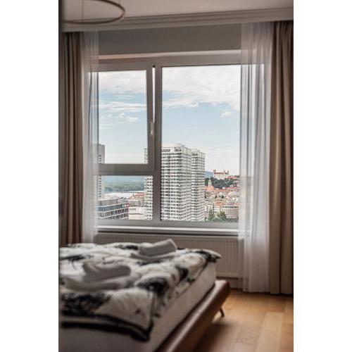 Klingerka Apartment, 25th floor with Free parking and view of Castle and Danube