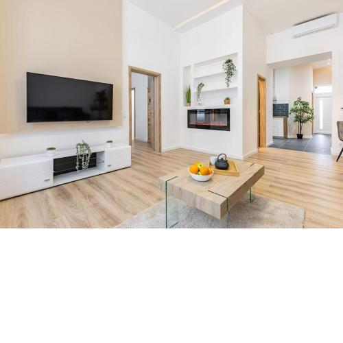 Kmety Deluxe Home with Sauna