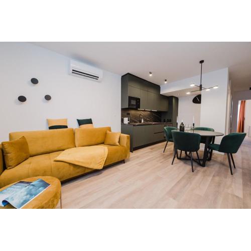 Koi Deluxe, Urban Two Bedroom Oasis
