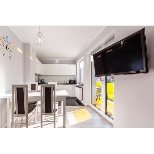 Kolorowe Balkony - Słoneczny Apartament w Międzyzdrojach by Noclegi Renters