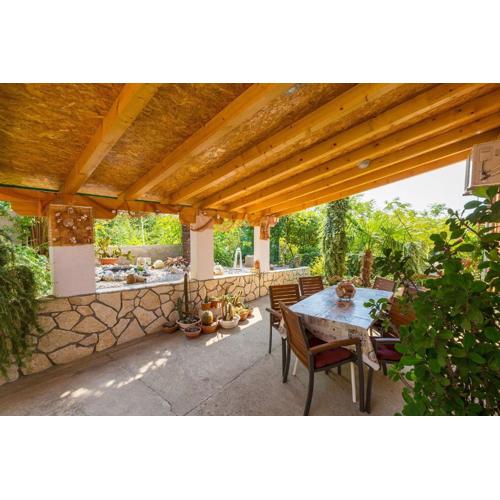 Komfortables Apartment mit Meerblick, BBQ-Bereich, Garten, Privatparkplatz