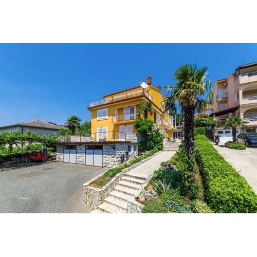 Komfortables Apartment nur 200 Meter zum Strand mit 2 Balkone, Meerblick, Grill