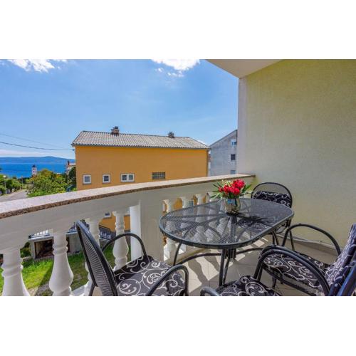 Komfortables Apartment nur 500 Meter zum Strand mit Meerblick, Klima, privatem Balkon