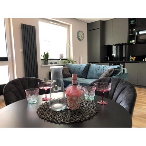 Komfortowy apartament Osiedle Lecha- garaż podziemny, balkon ,wejście 24h kod ,centrum, targi ,faktura