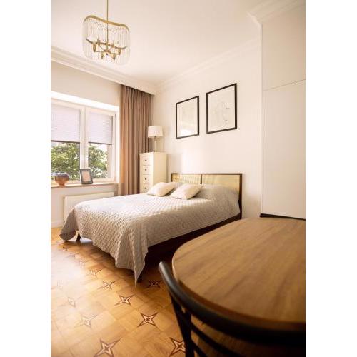 KOMFORTOWY APARTAMENT W ŚCISŁYM CENTRUM WARSZAWY Comfortable apartment in the very center of Warsaw