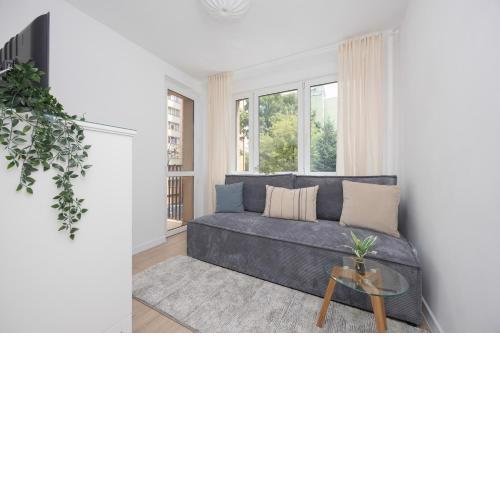Komfortowy Apartament w Warszawie z Dwiema Sypialniami Blisko Rzeki by Noclegi Renters