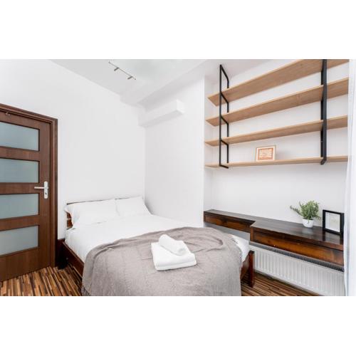 Komorowskiego Riverside Apartment by BookingHost