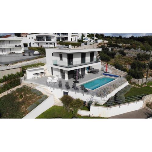 Korala - Luxe villa met 4 dubbele kamers en privé zwembad